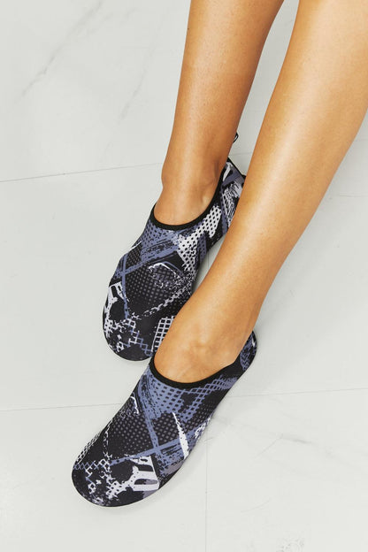 MMshoes On the Shore Water Shoes in Black Pattern - SteelBlue